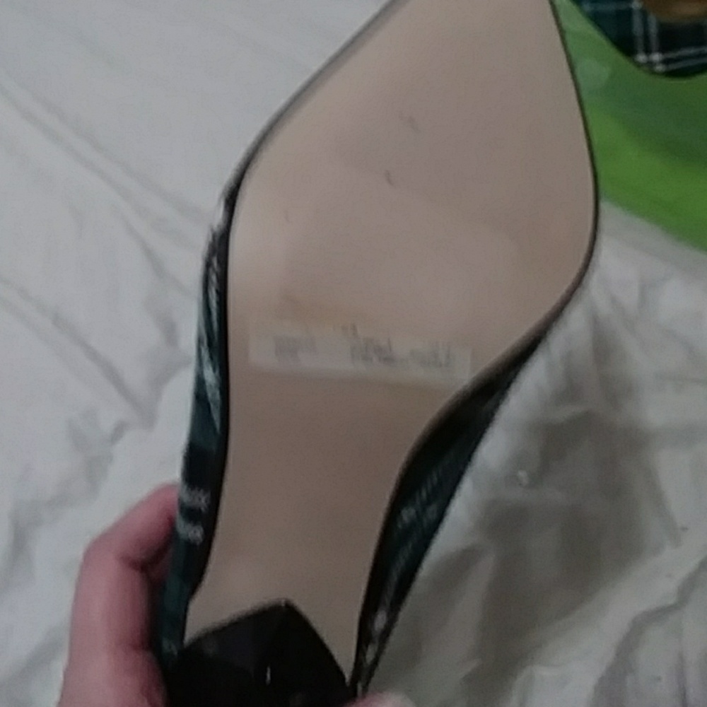 👠 - Picture 2 of 2